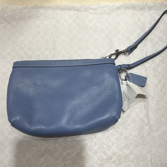Coach NWT leather wristlet cornflower - Picture 8 of 9